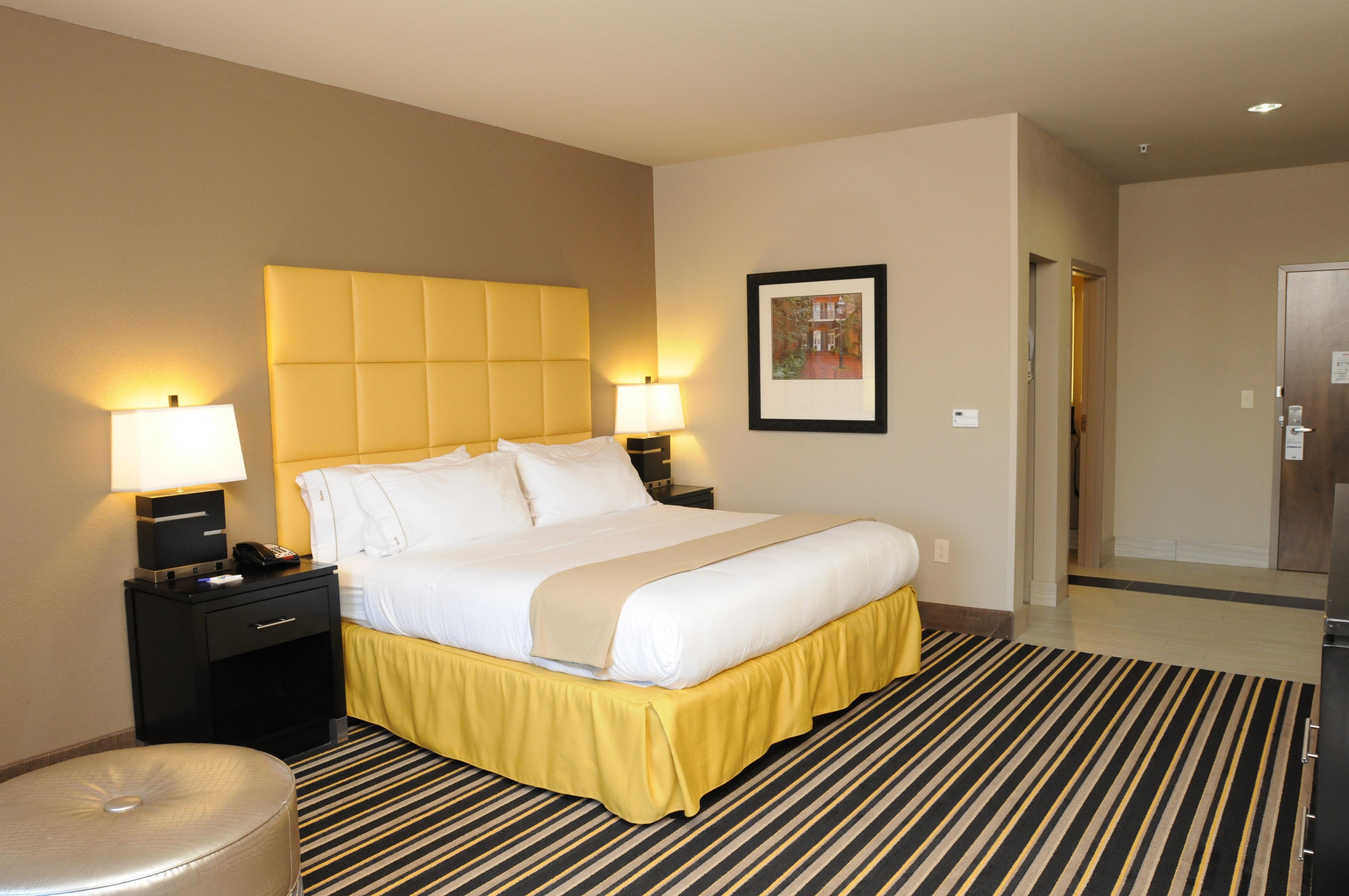 Holiday Inn Express Covington-Madisonville By Ihg Екстер'єр фото