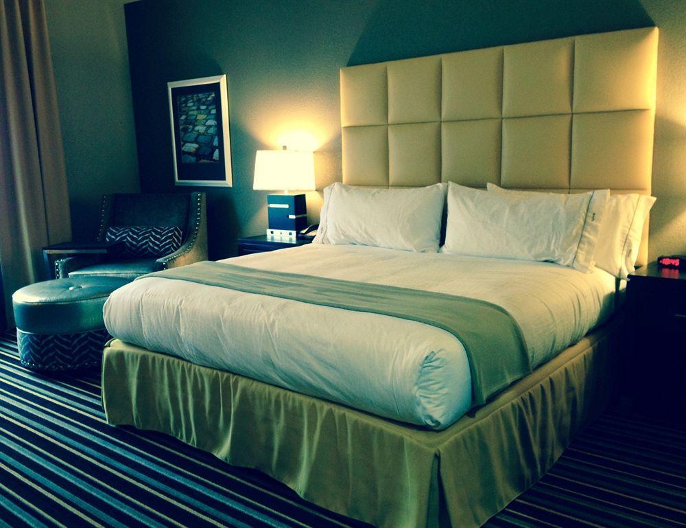 Holiday Inn Express Covington-Madisonville By Ihg Екстер'єр фото
